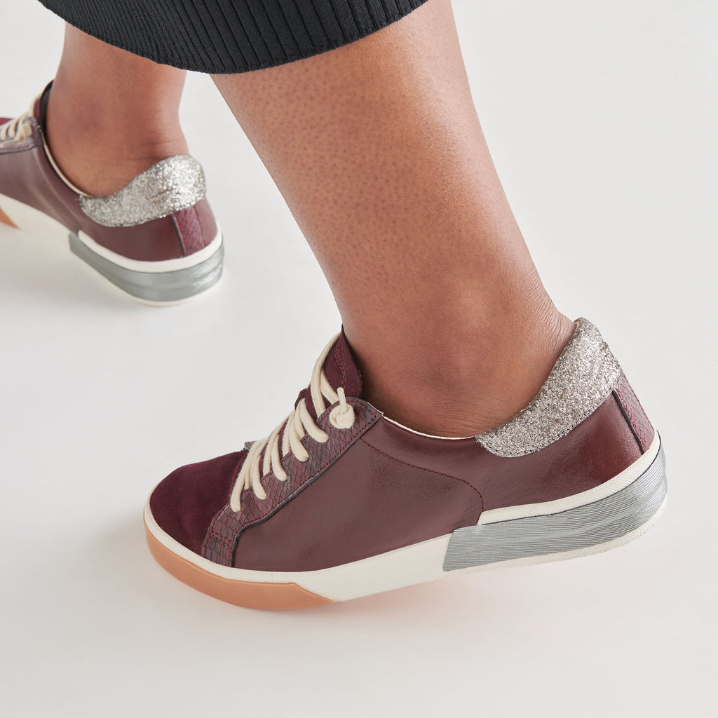ZINA SNEAKERS BURGUNDY CRINKLE PATENT - re:vita